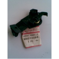 MB023095 MITSUBISHI  L300 DEPO KAPAK MENTEŞE DIŞ SAÇ